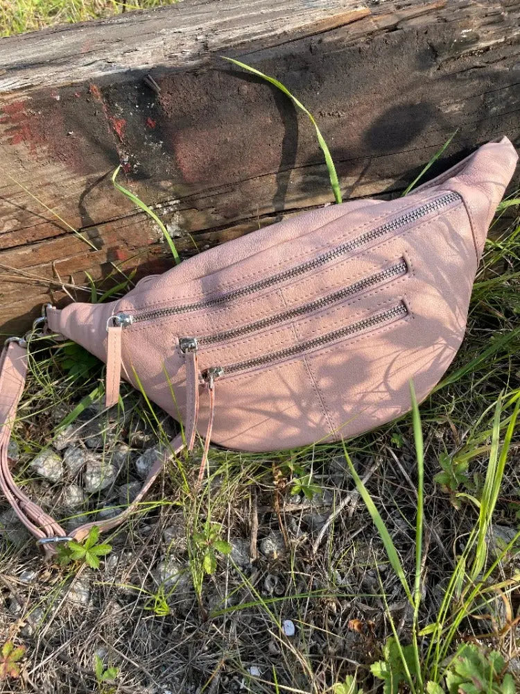 Style Cinta i smuk støvet rosa. Lækker kombineret bumbag / bæltetaske i flot læder Octopus Denmark