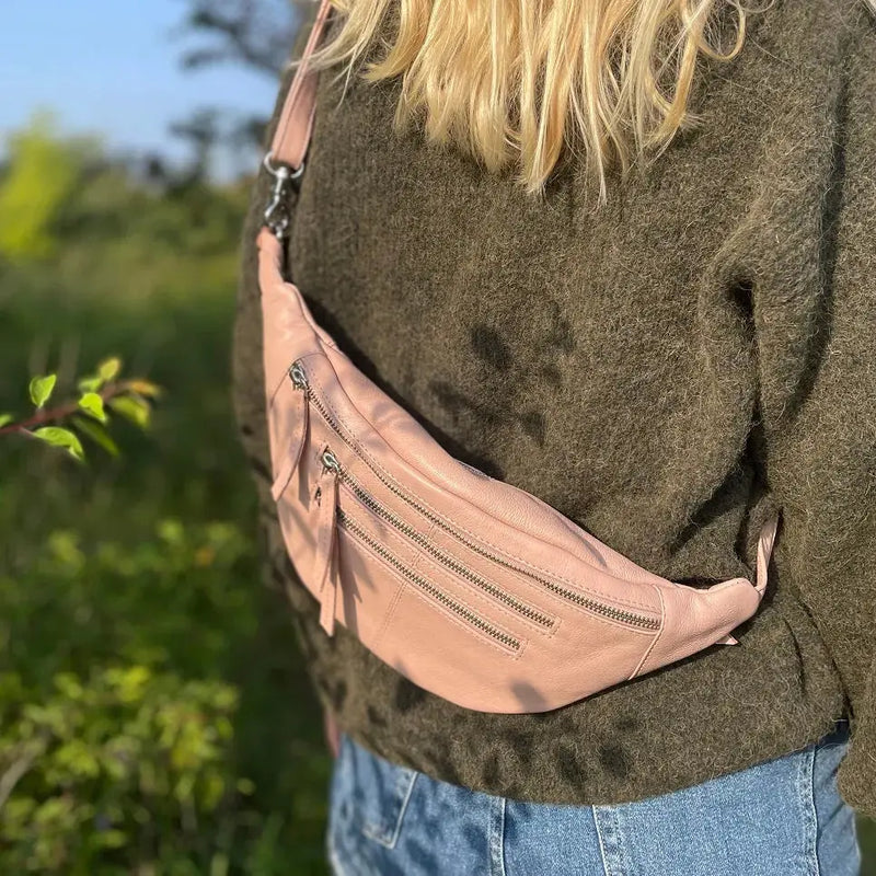 BEMÆRK: Fotoprøve. Style Cinta i smuk støvet rosa. Lækker kombineret bumbag / bæltetaske i flot læder Octopus Denmark